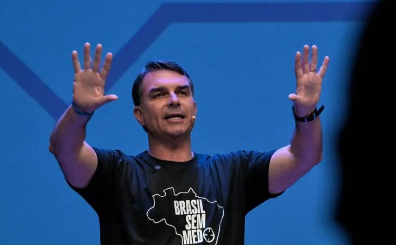 TSE abre investigação sobre campanha de Flávio Bolsonaro e aliados
