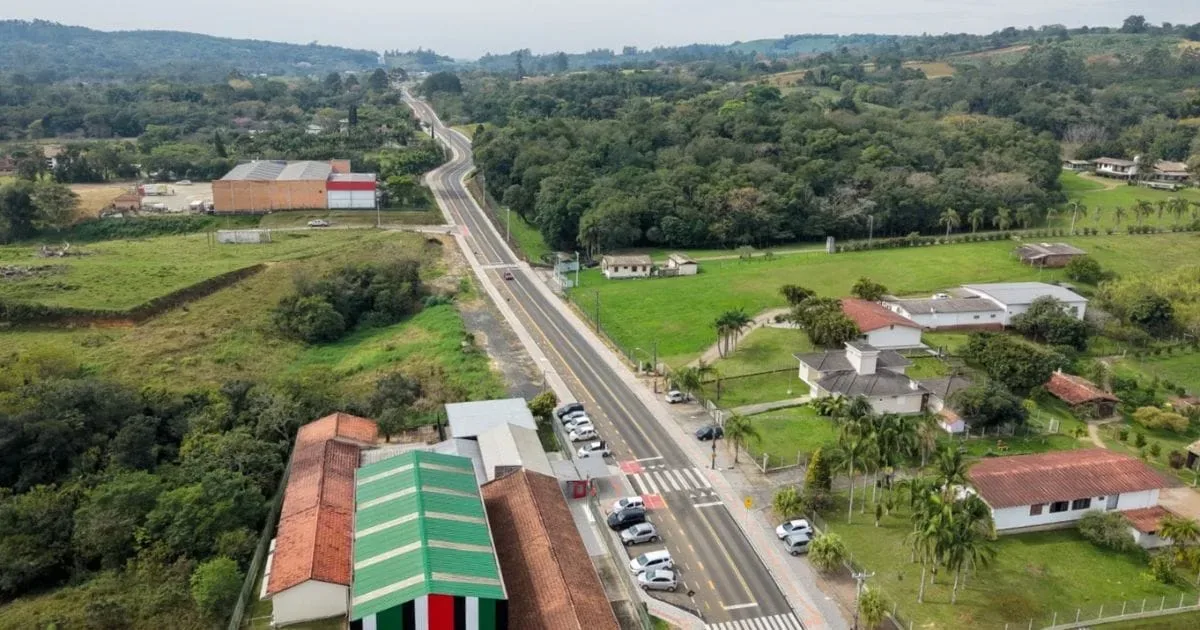 Via usada por romeiros em Criciúma ganha ciclovia e calçada acessível