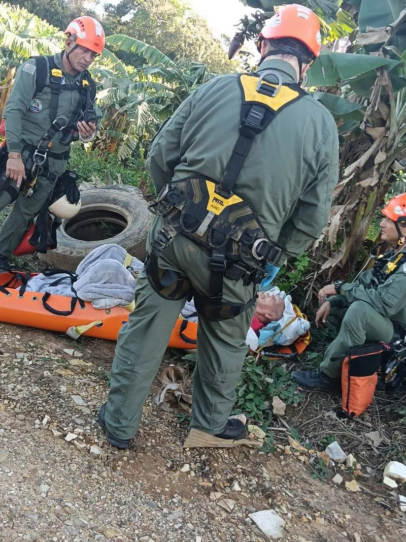 Resgate aéreo leva idoso de Eldorado a hospital após enchentes