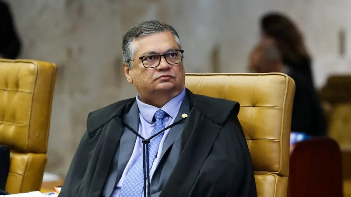 Dino abre investigação sobre recursos públicos ligados ao filme sobre Bolsonaro