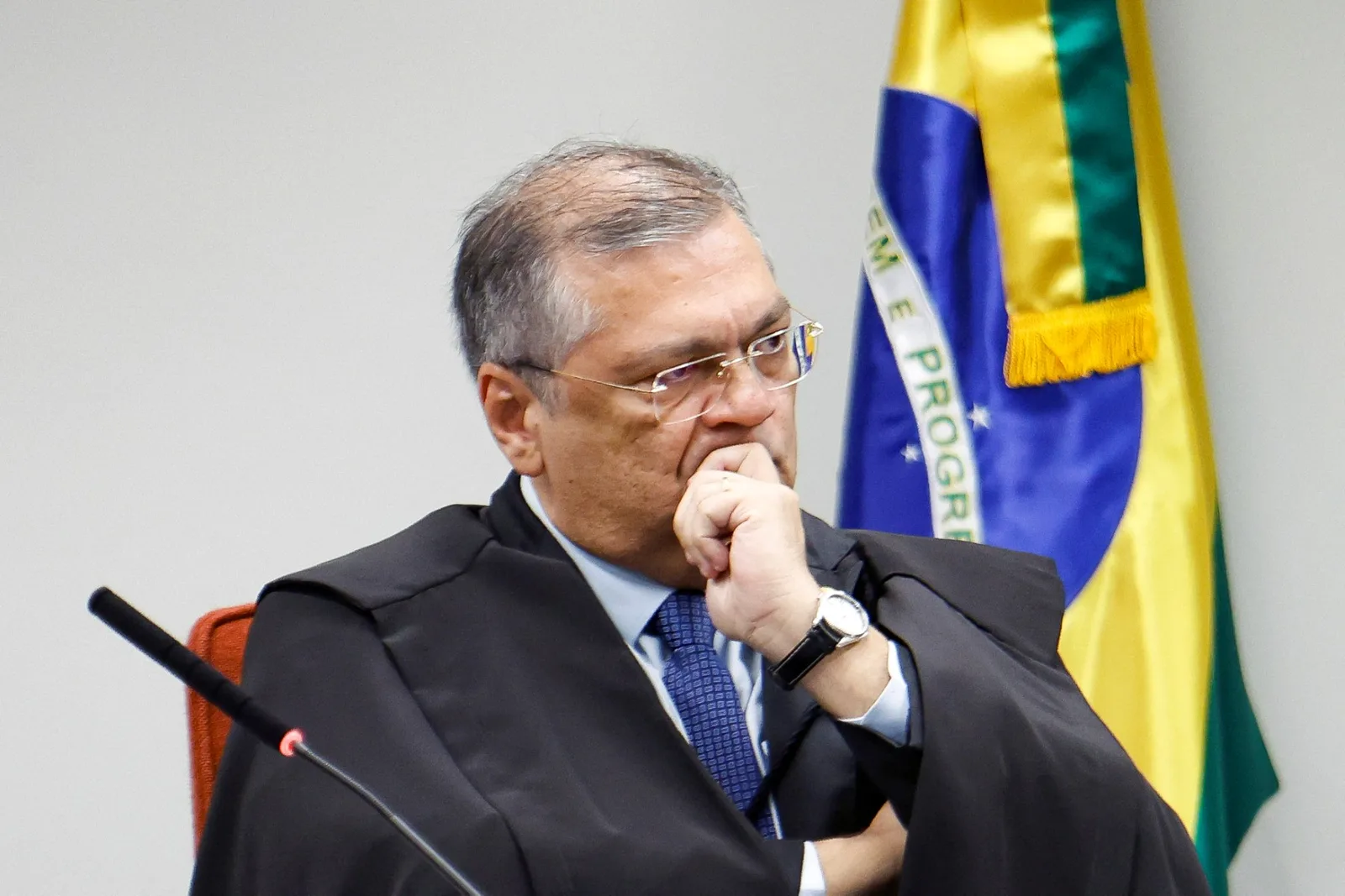 Dino questiona promessa de encerramento de inquérito no STF