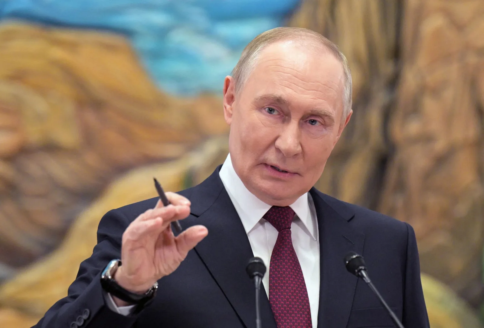 Jornalista exilado diz que Putin não vê espaço para recuar na Ucrânia