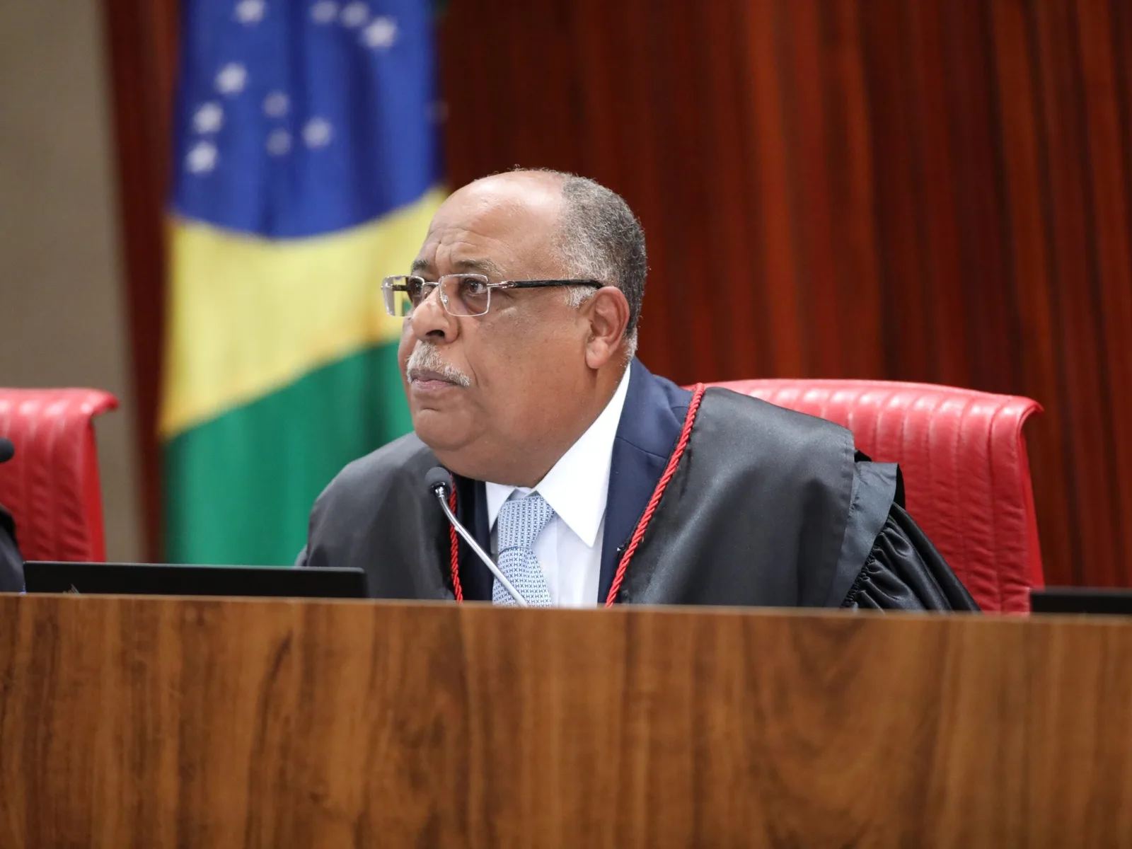 Mensagens mostram contatos de Benedito Gonçalves com Daniel Vorcaro