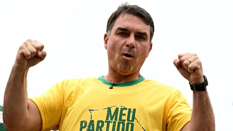 Flávio Bolsonaro reduz distância para Lula em meio à crise do Banco Master