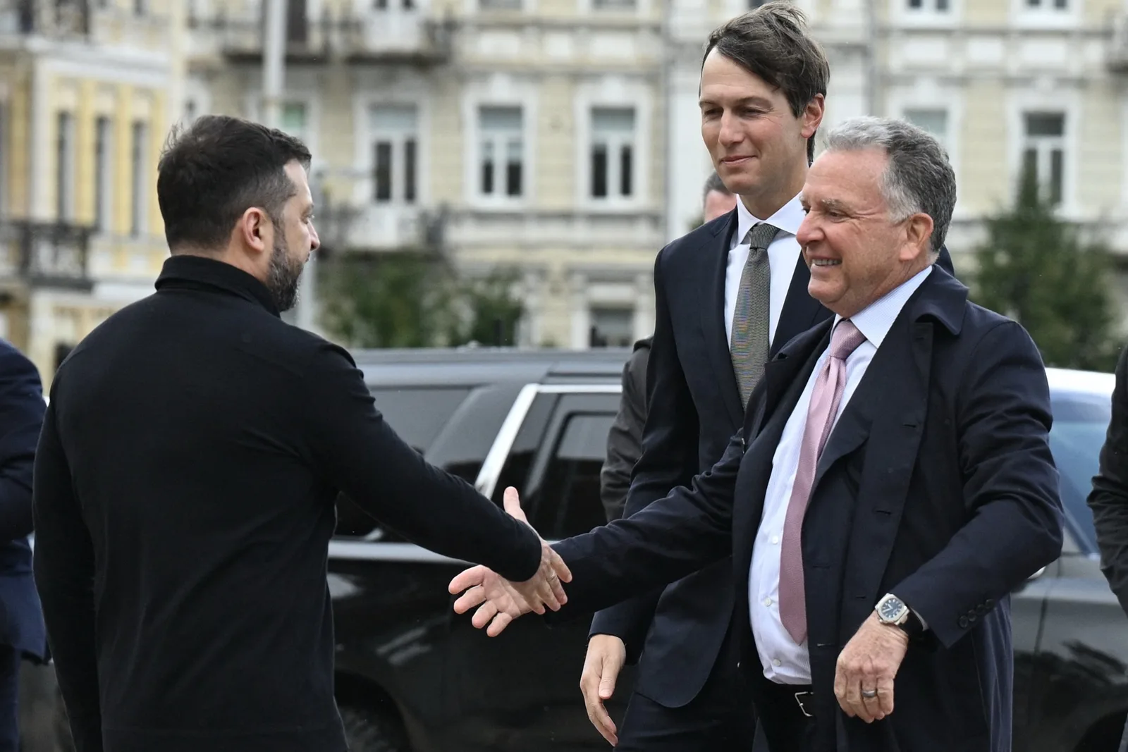 Witkoff e Kushner encontram Zelensky em Kiev após reunião com Putin