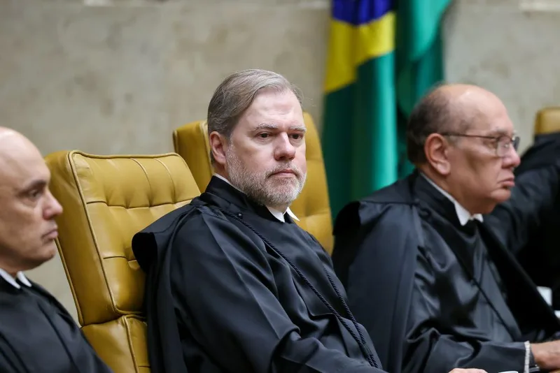 Nunes Marques deixa sessão, e Toffoli se afasta de análise sobre Moraes
