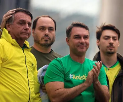 Flávio Bolsonaro diz que representa legado do pai com outro estilo