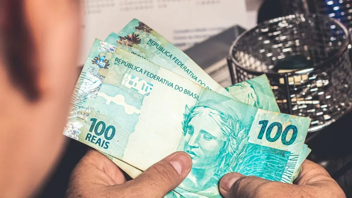 Salário mínimo de 2027 pode elevar piso do INSS a R$ 1.741