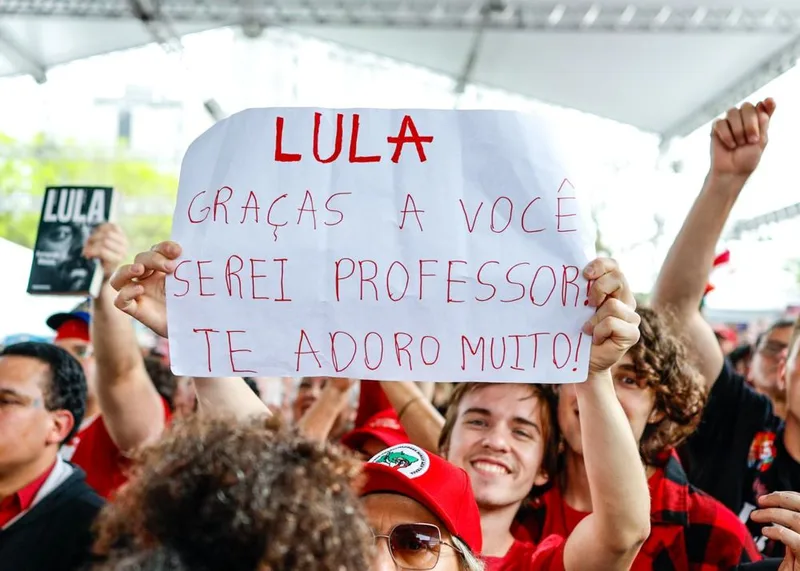 Campanha de Lula amplia mobilização com fã-clubes e foco em jovens