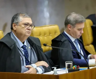 PL vê crise no STF como arma para Flávio Bolsonaro e risco para o partido