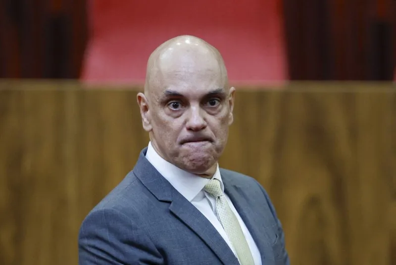 Moraes afirma que Mendonça manteve sigilo sobre 180 documentos do caso Master