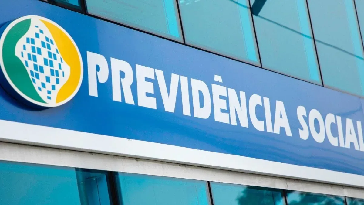 INSS permite acumular aposentadoria e pensão, mas reduz o segundo benefício