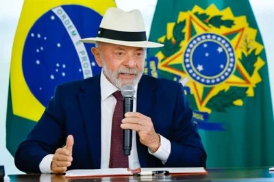Decisão de Mendonça leva Lula a reunir ministros e auxiliares no Alvorada