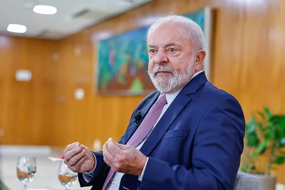 Lula cobra Flávio Bolsonaro por recursos atribuídos a Daniel Vorcaro