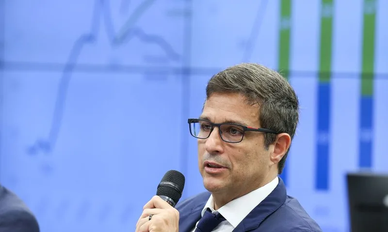Mensagens indicam convite de Campos Neto a Vorcaro para encontro em SP