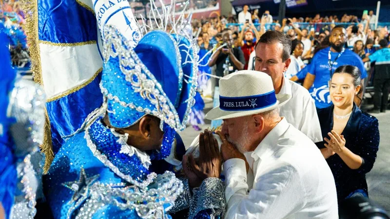 TSE manda citar Lula e Alckmin em ação sobre desfile da Acadêmicos de Niterói