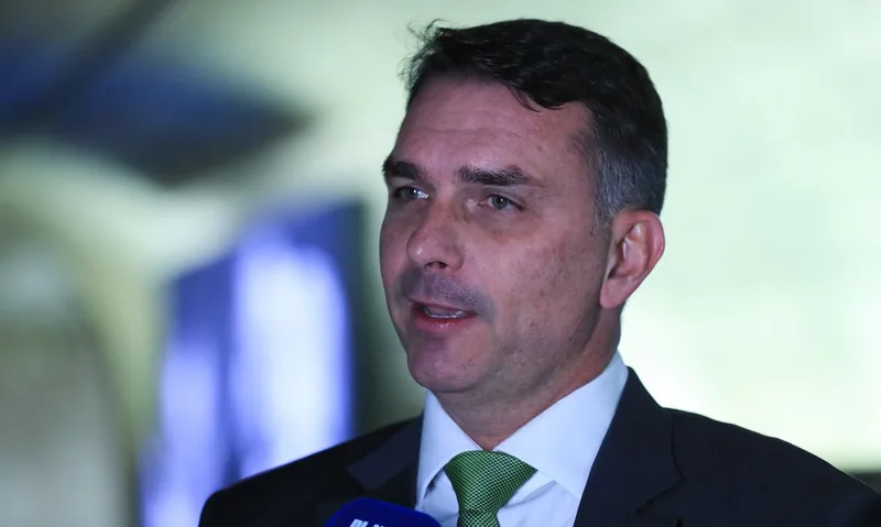 STF abre inquérito para investigar Flávio Bolsonaro no caso Dark Horse