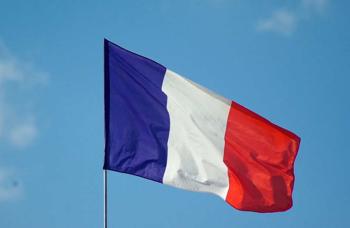 Protestos na França deixam 24 escolas danificadas e 78 funcionários feridos