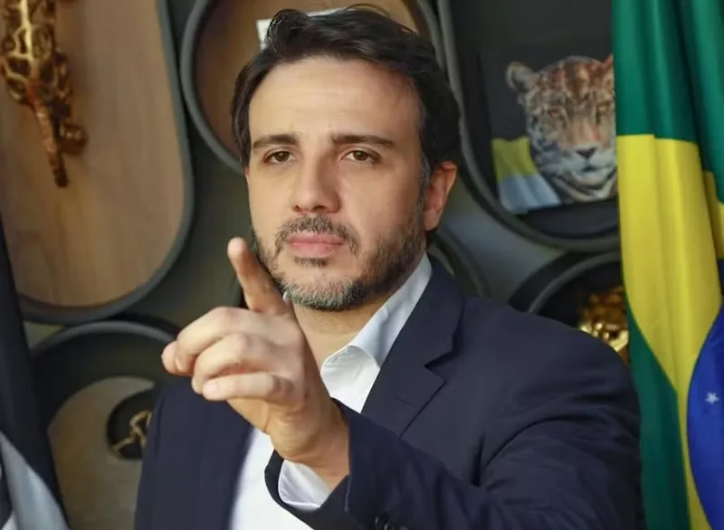 Renan Santos rejeita apoio a Lula ou Flávio em eventual segundo turno