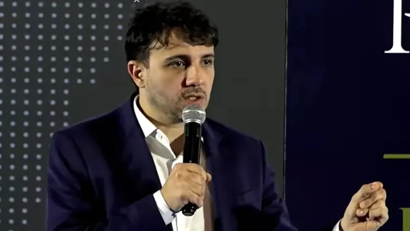 Renan Santos marca ato contra STF e Alexandre de Moraes em São Paulo