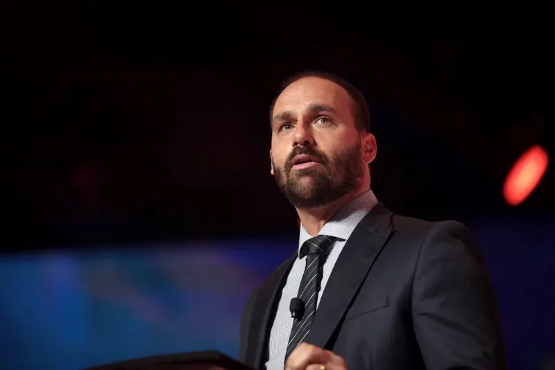 Voto de Zanin pode concluir análise de recurso de Eduardo Bolsonaro no STF