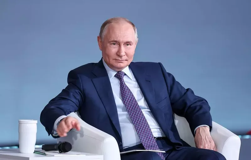 Putin diz que BRICS responde por 49% do crescimento do PIB global