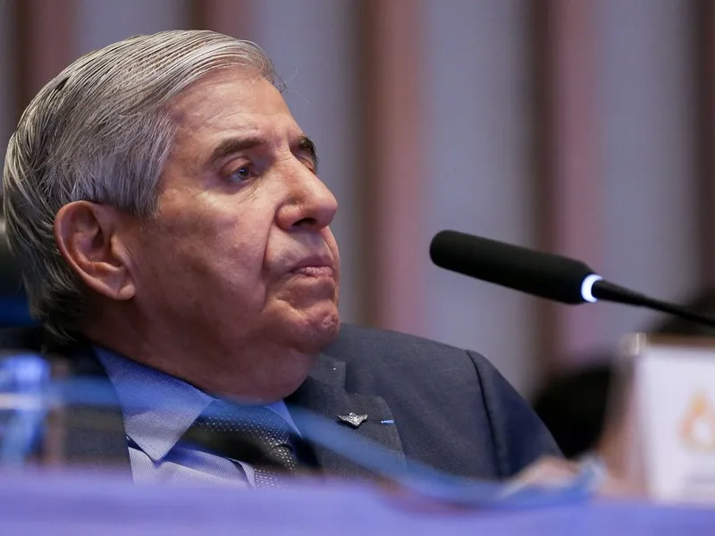 Generais condenados continuam com salários enquanto STM analisa expulsão