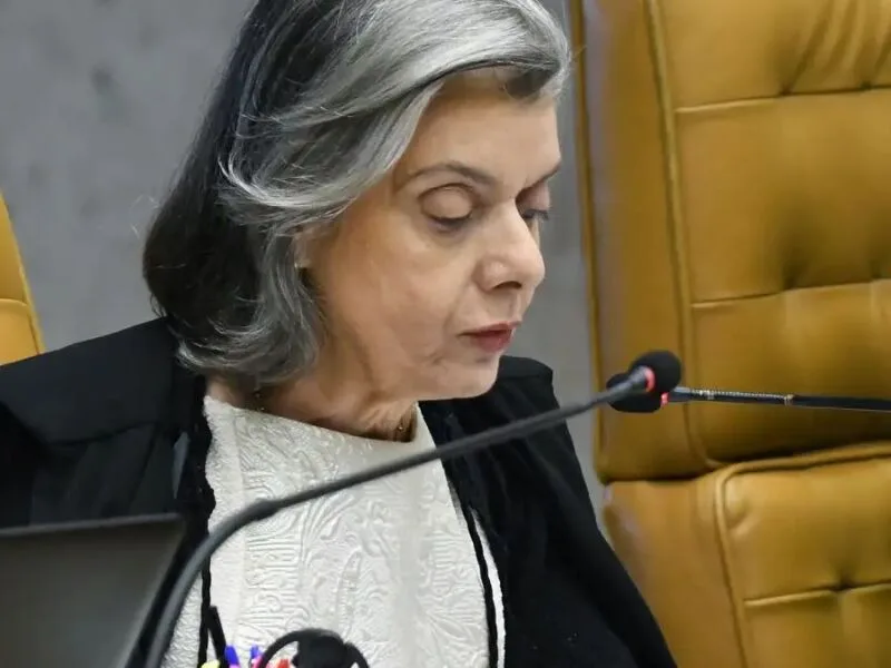 Cármen Lúcia defende confiança nas instituições para preservar democracia