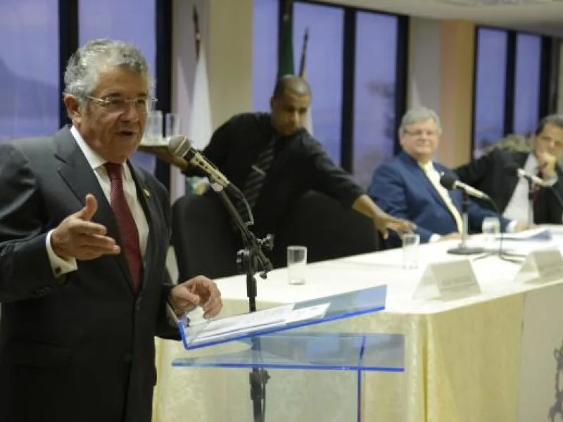 Marco Aurélio critica condução de sessão do STF e cobra firmeza de Fachin