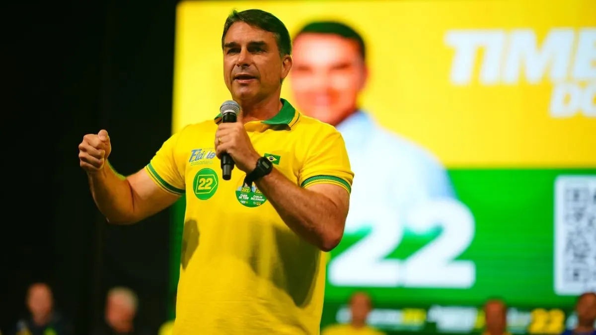 Flávio Bolsonaro faz atos de campanha em Joinville e Chapecó
