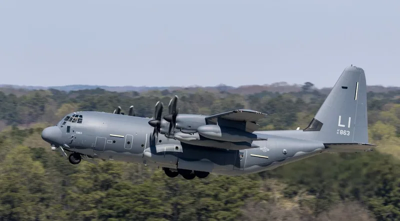 Avião da Força Aérea dos EUA chega a Campo Grande para exercício militar