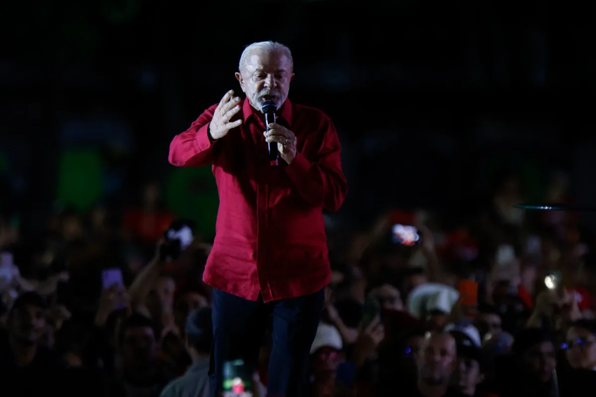 Lula liga petróleo a educação e tecnologia e cobra ação masculina contra feminicídio