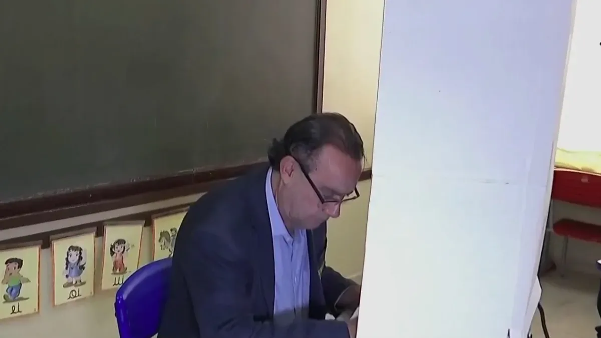 Augusto Cury vota em Colina e destaca importância do voto