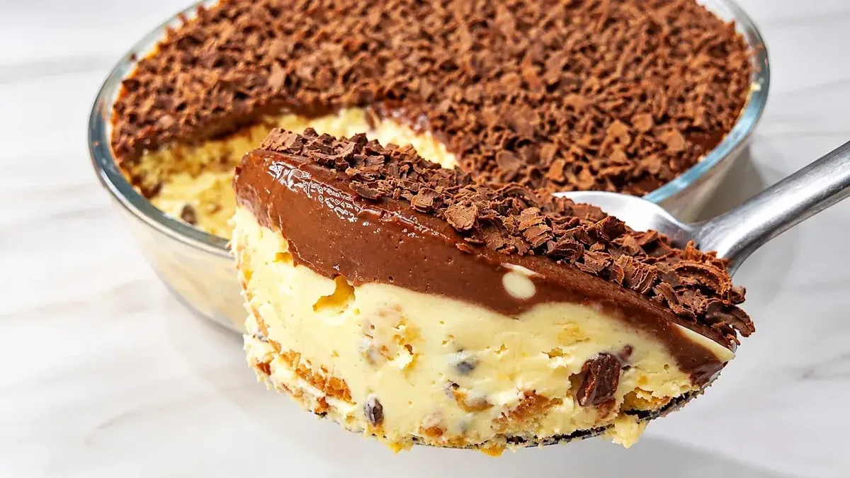 Pavê de maracujá leva creme, leite condensado e bolacha Maria
