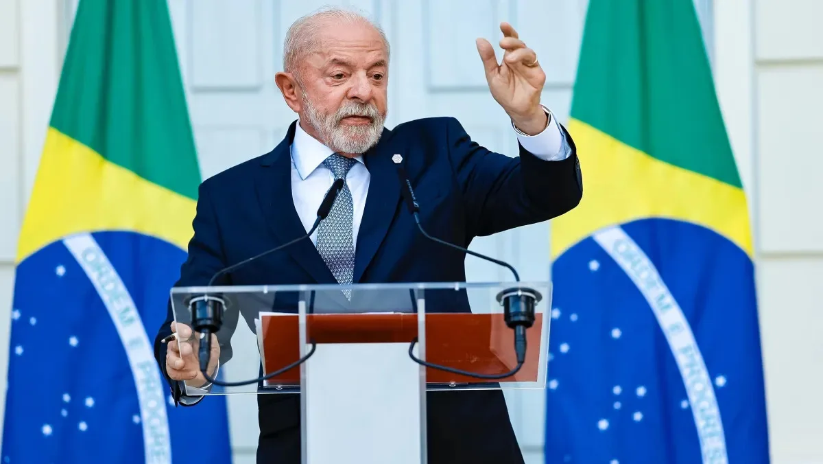 Lula amplia vantagem sobre Flávio após cancelamento de debate, diz AP Exata