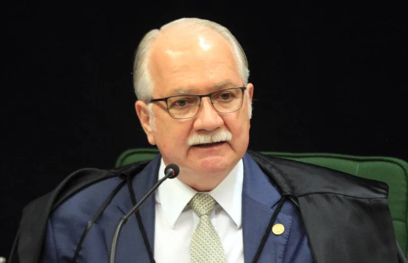 Fachin dá 48h para diretor da PF responder e mantém cargo sob análise