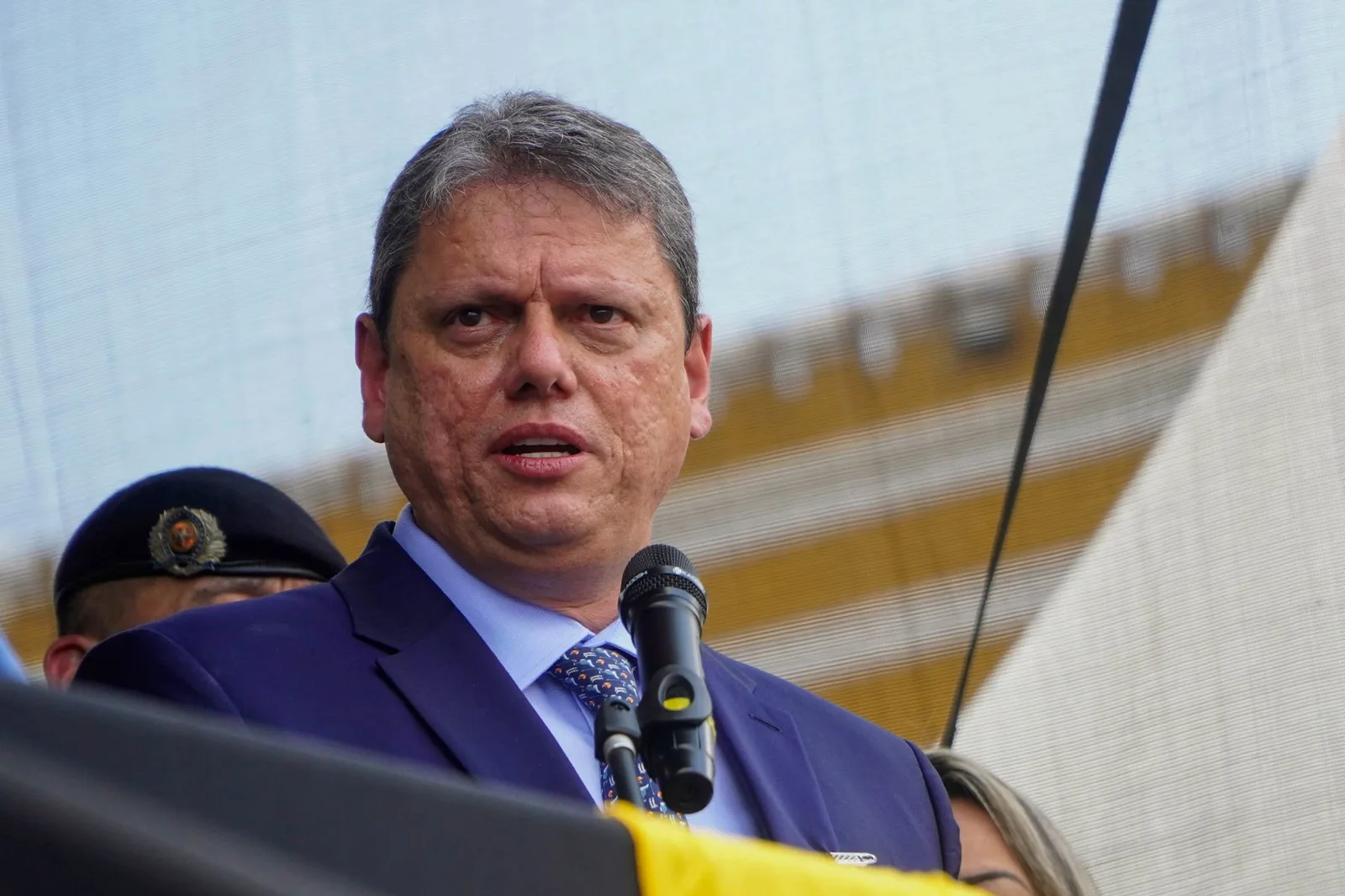 Tarcísio defende que STF e Senado respondam à crise envolvendo Moraes