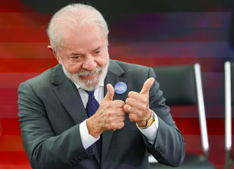 Flávio lidera rejeição, enquanto Lula mantém vantagem no primeiro turno