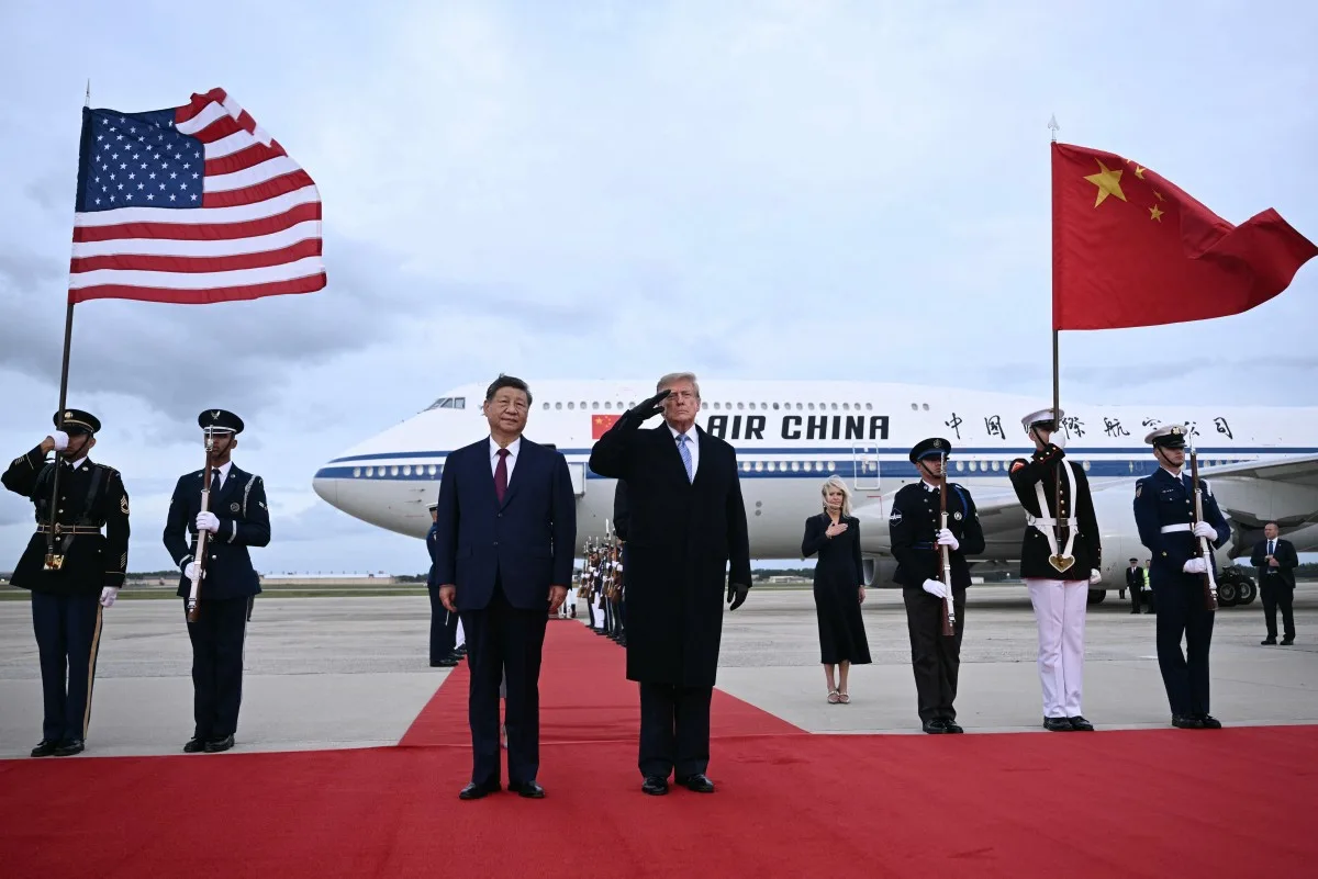 Xi chega a Washington para agenda de IA, Irã e comércio com Trump