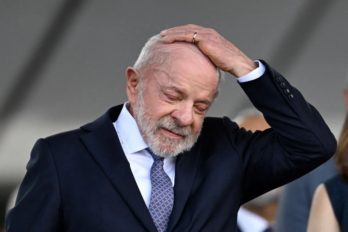 Lula defende fim da taxa das blusinhas e pede benefício do SUS