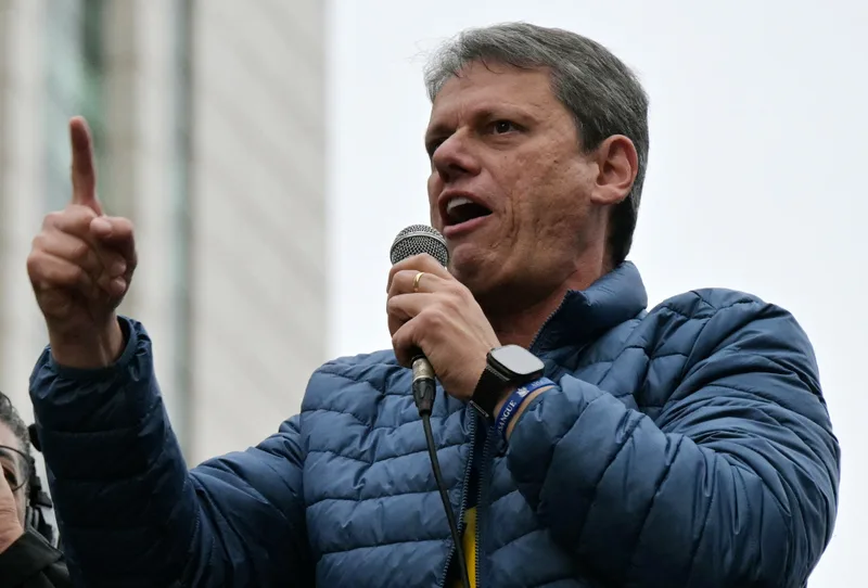 Tarcísio lidera disputa pelo governo de São Paulo com 42%, diz Quaest