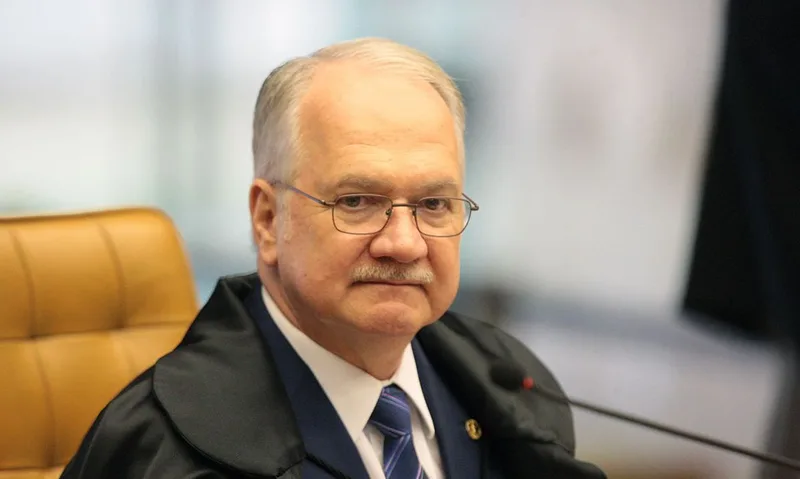 Fachin cancela sessão do STF após decisões divergentes sobre a PF