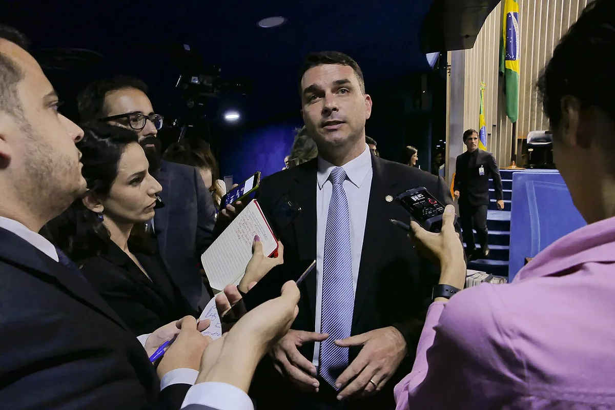 CNBB nega envolvimento em desinformação após acusação de Flávio Bolsonaro