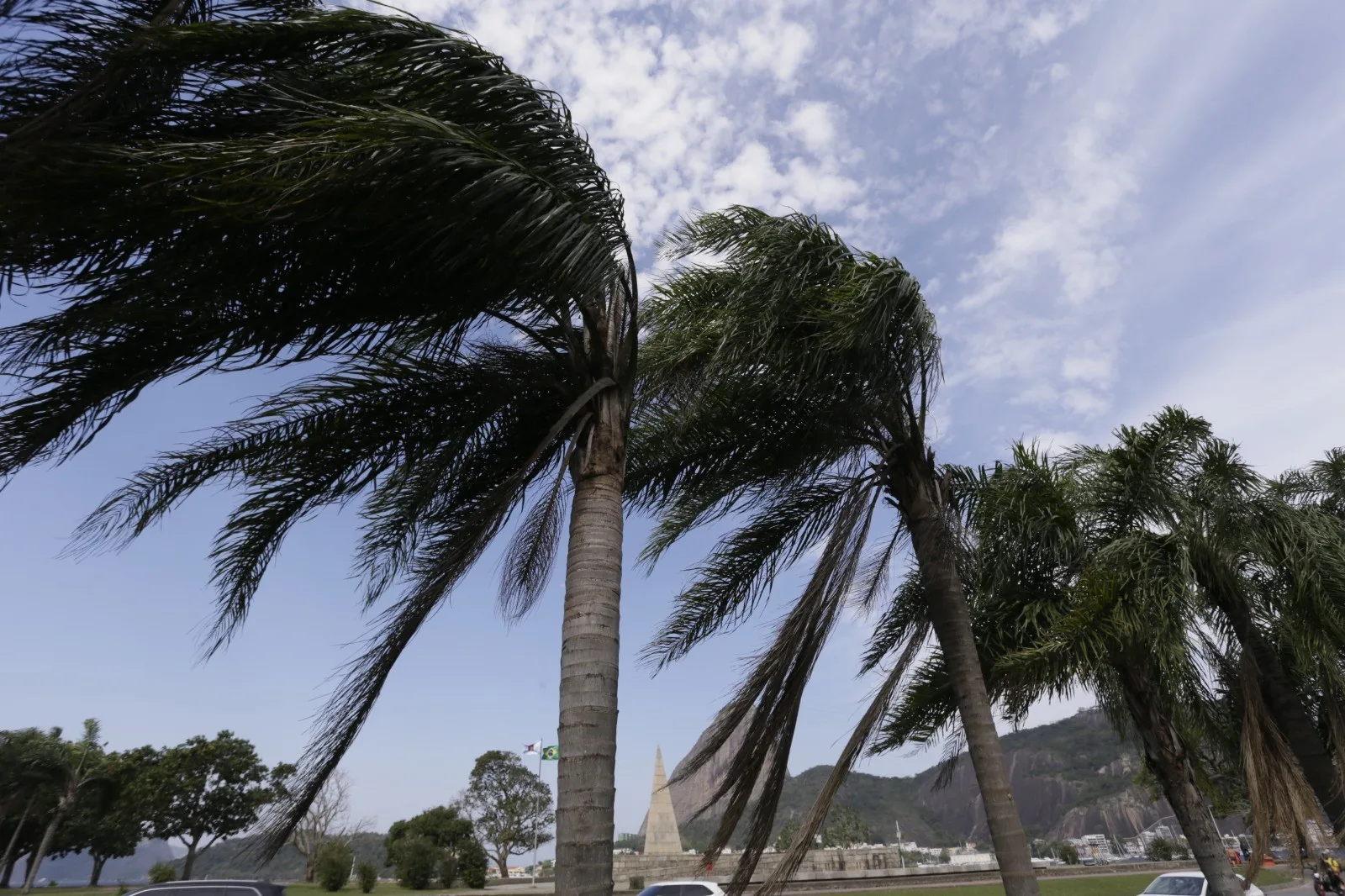 Frente fria traz ventos fortes e chuva ao Rio neste domingo