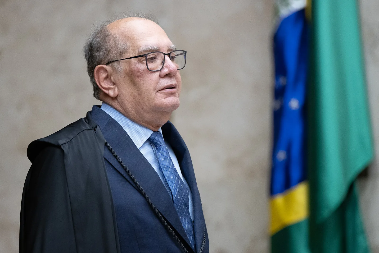Gilmar aponta falta de comunicação em sessão sobre afastamento na PF
