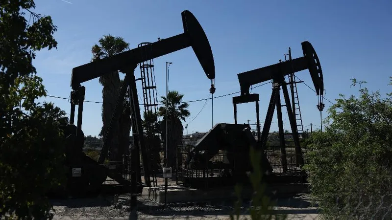 Petróleo sobe com ataques na Arábia Saudita e Brent chega a US$ 97,92