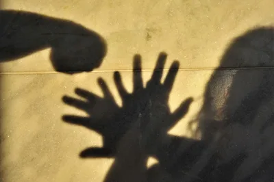 Violência leva 98% das mulheres a adotar medidas para reduzir riscos