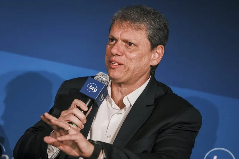 Tarcísio elogia Fachin e cobra esclarecimentos no caso Dark Horse