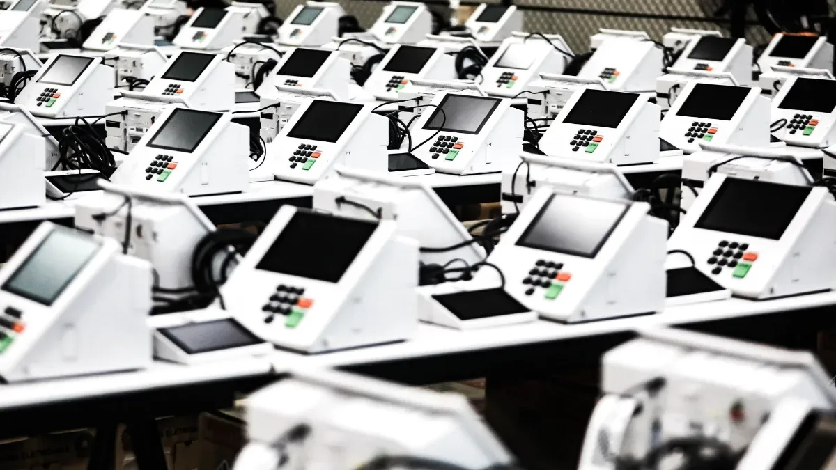 Como o TSE guarda, empresta e descarta urnas eletrônicas