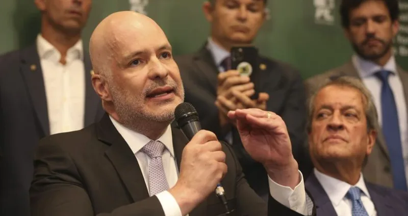 Advogado deixa defesa de Bolsonaro após recuo em pedido ao STF